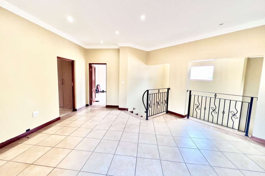 4 Bedroom Property for Sale in Carlswald Gauteng