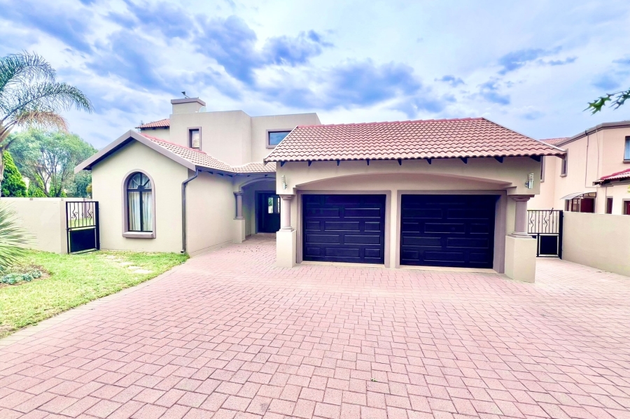 4 Bedroom Property for Sale in Carlswald Gauteng