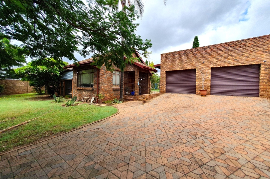 3 Bedroom Property for Sale in Rooihuiskraal Gauteng