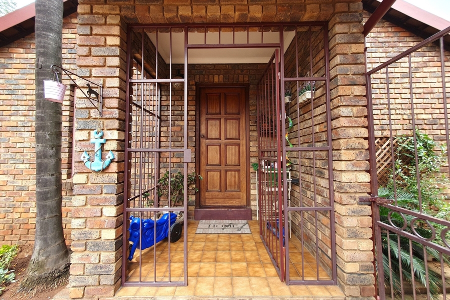 3 Bedroom Property for Sale in Rooihuiskraal Gauteng