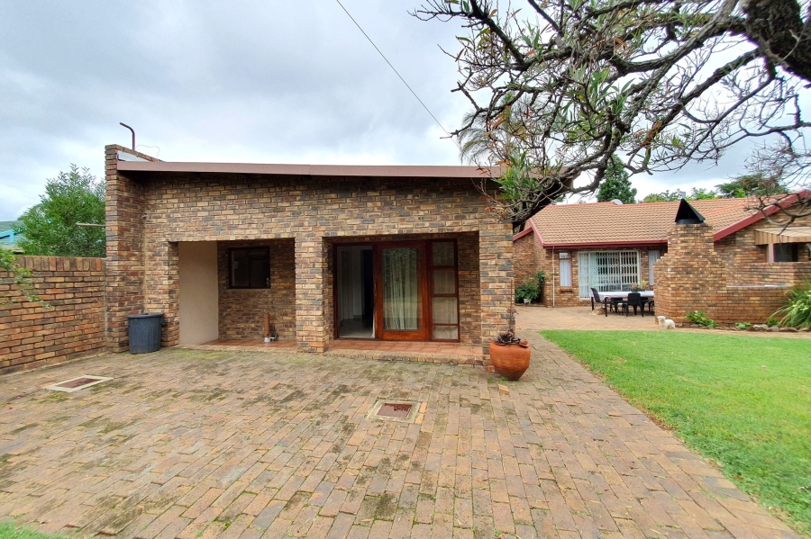 3 Bedroom Property for Sale in Rooihuiskraal Gauteng