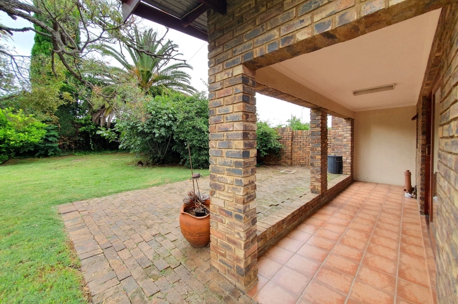 3 Bedroom Property for Sale in Rooihuiskraal Gauteng