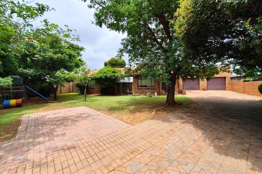 3 Bedroom Property for Sale in Rooihuiskraal Gauteng