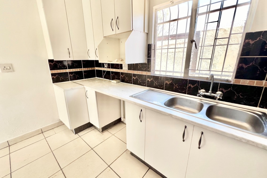 2 Bedroom Property for Sale in Noordwyk Gauteng