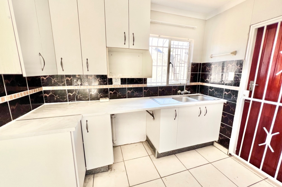 2 Bedroom Property for Sale in Noordwyk Gauteng