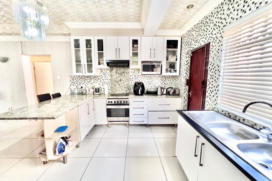 4 Bedroom Property for Sale in Halfway Gardens Gauteng