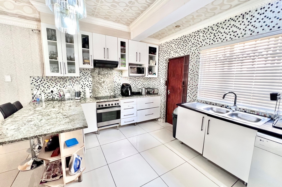 4 Bedroom Property for Sale in Halfway Gardens Gauteng