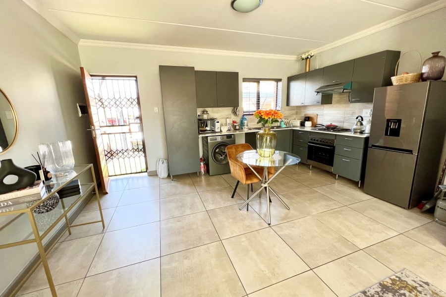 2 Bedroom Property for Sale in Blue Hills Gauteng