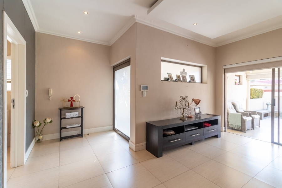 4 Bedroom Property for Sale in Greenstone Hill Gauteng