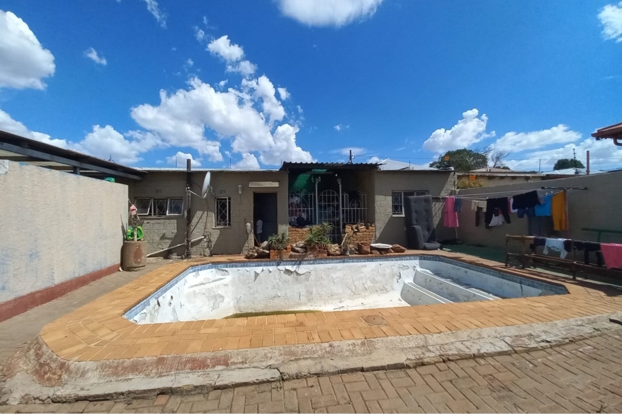 7 Bedroom Property for Sale in Bezuidenhout Valley Gauteng