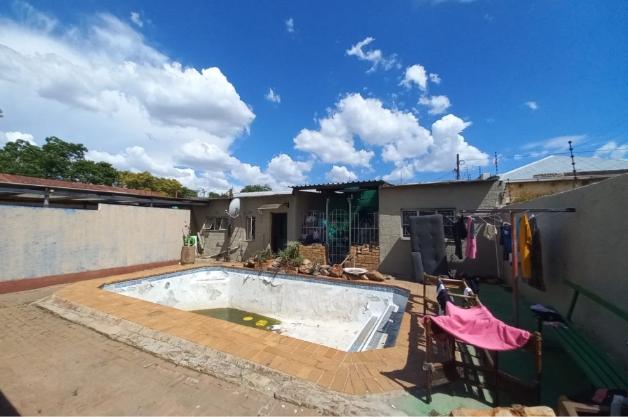 7 Bedroom Property for Sale in Bezuidenhout Valley Gauteng