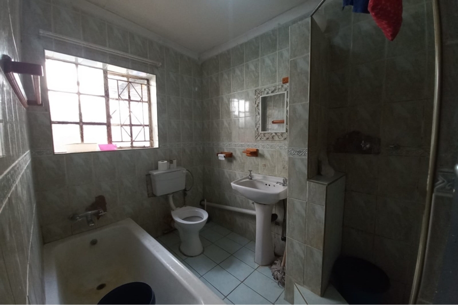 7 Bedroom Property for Sale in Bezuidenhout Valley Gauteng