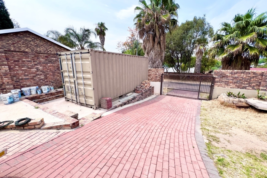 5 Bedroom Property for Sale in Vorna Valley Gauteng