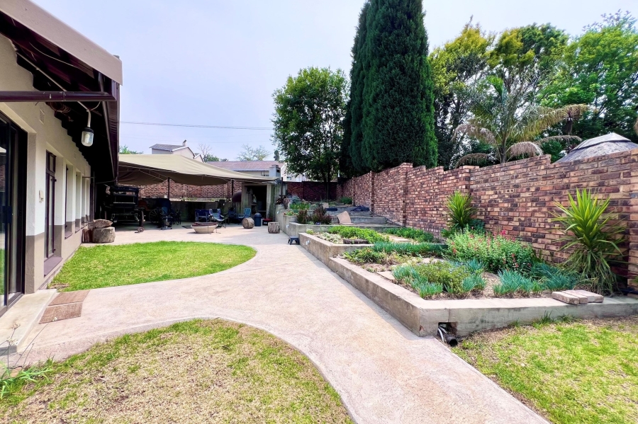 5 Bedroom Property for Sale in Vorna Valley Gauteng