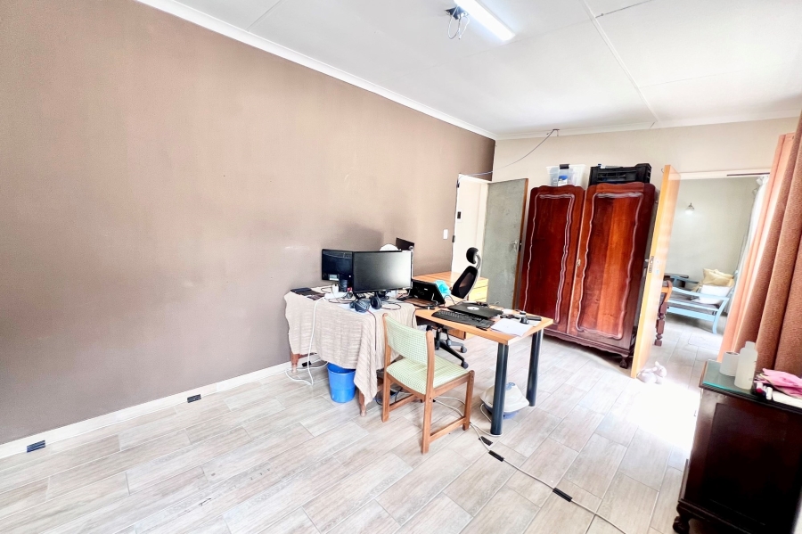 5 Bedroom Property for Sale in Vorna Valley Gauteng