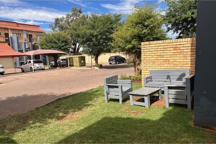 To Let 2 Bedroom Property for Rent in The Orchards Gauteng