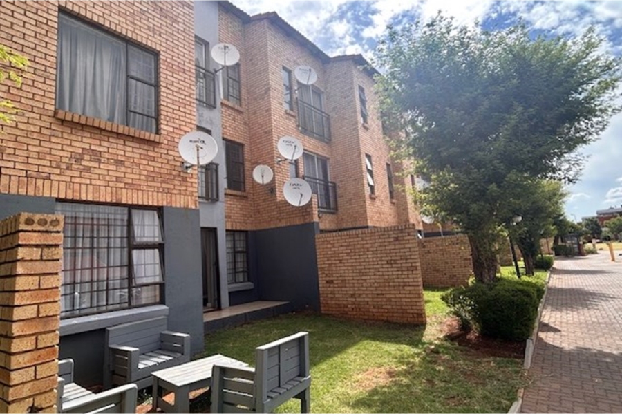 To Let 2 Bedroom Property for Rent in The Orchards Gauteng