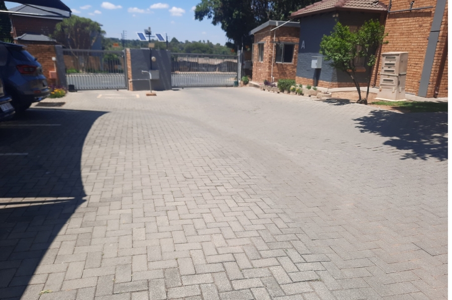 2 Bedroom Property for Sale in Birchleigh Gauteng