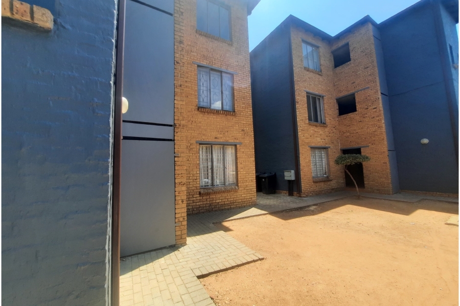 2 Bedroom Property for Sale in Birchleigh Gauteng