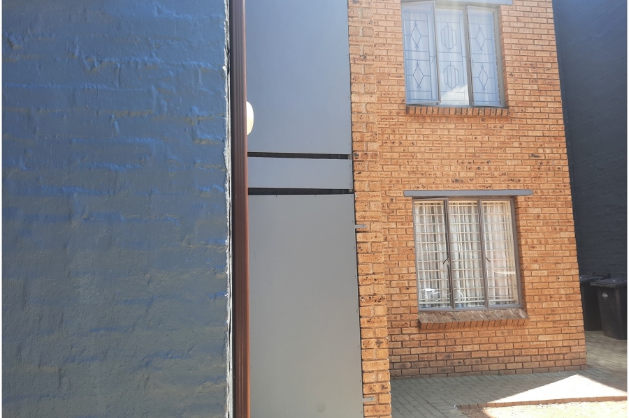 2 Bedroom Property for Sale in Birchleigh Gauteng