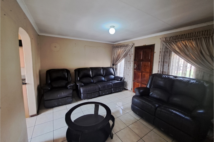 2 Bedroom Property for Sale in Moroka North Gauteng