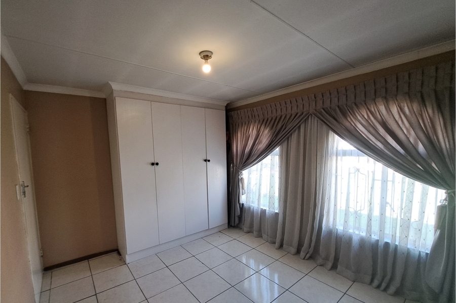 2 Bedroom Property for Sale in Moroka North Gauteng