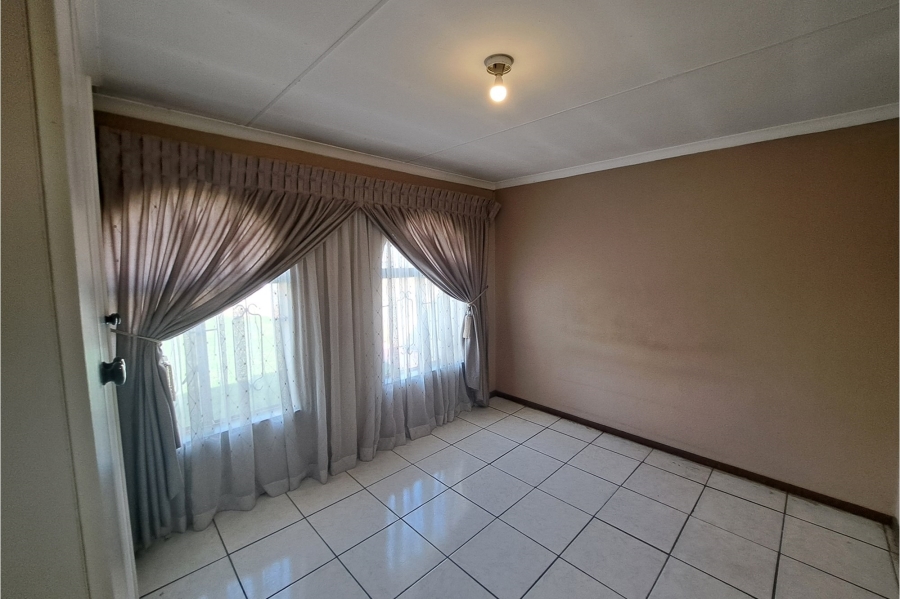 2 Bedroom Property for Sale in Moroka North Gauteng