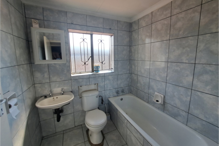 2 Bedroom Property for Sale in Moroka North Gauteng