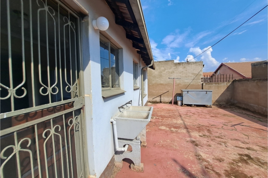 2 Bedroom Property for Sale in Moroka North Gauteng