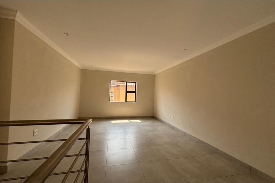 3 Bedroom Property for Sale in Broadacres Gauteng