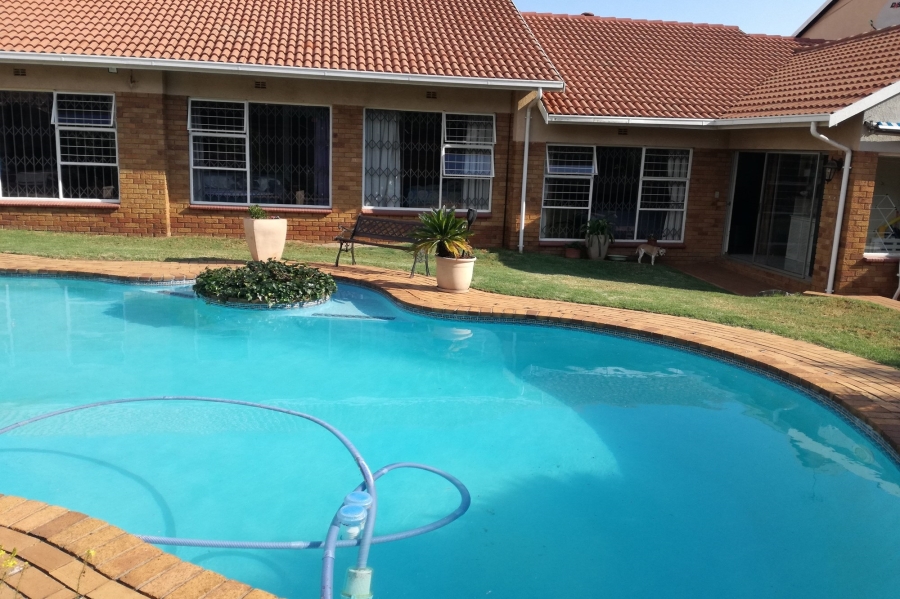 5 Bedroom Property for Sale in Glenvista Gauteng