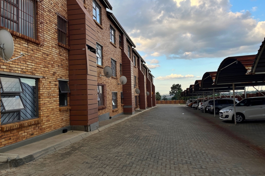 1 Bedroom Property for Sale in Honeydew Gauteng