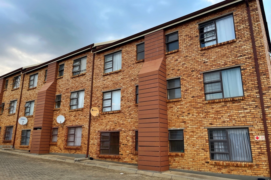 1 Bedroom Property for Sale in Honeydew Gauteng