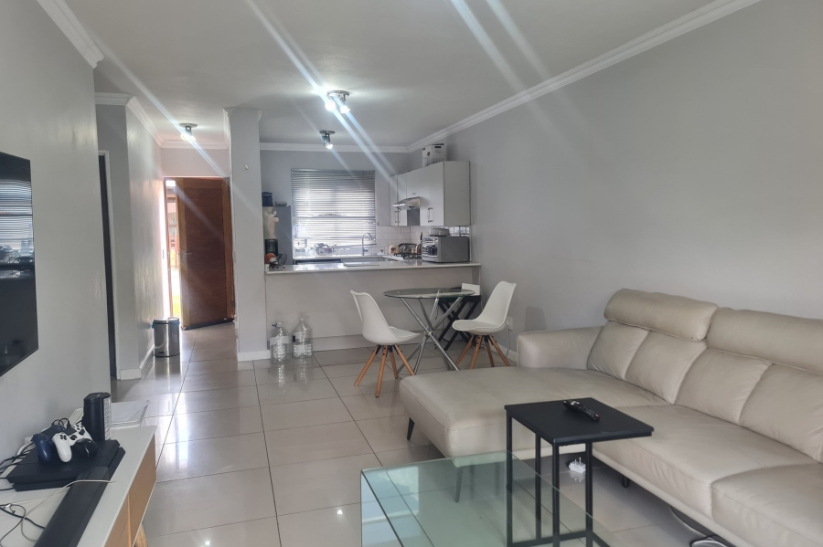 2 Bedroom Property for Sale in Waterfall Heights Gauteng