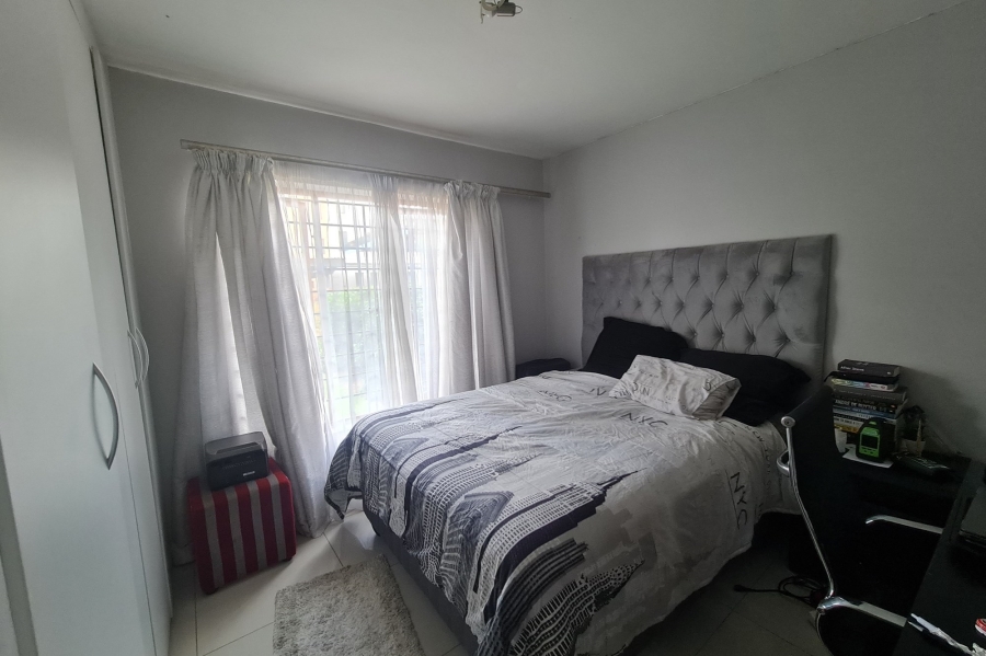 2 Bedroom Property for Sale in Waterfall Heights Gauteng