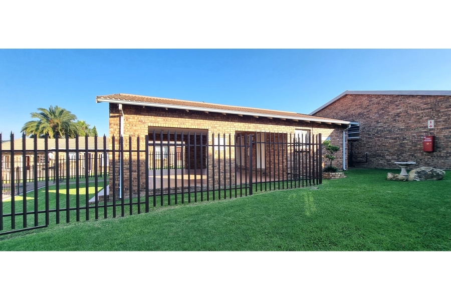 2 Bedroom Property for Sale in Liefde en Vrede Gauteng