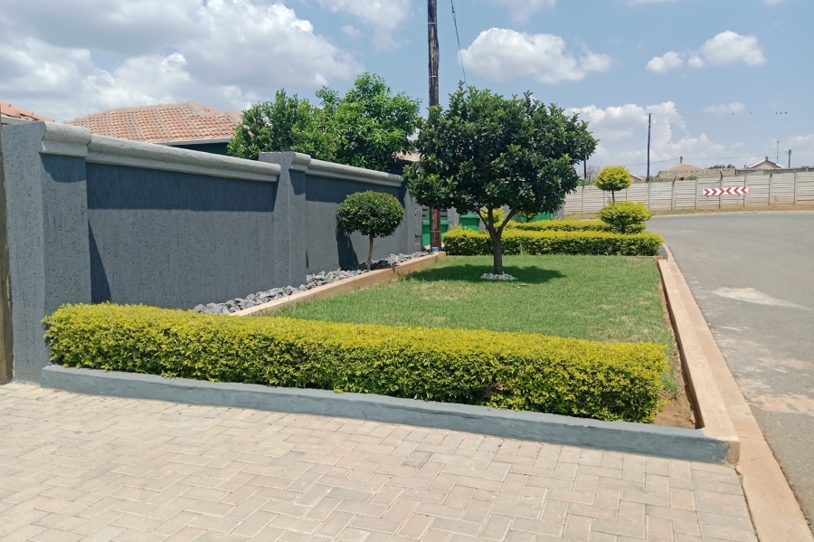 To Let 3 Bedroom Property for Rent in Mahube Valley Gauteng