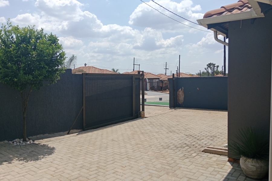 To Let 3 Bedroom Property for Rent in Mahube Valley Gauteng