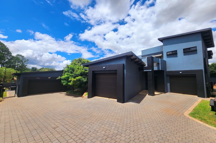 7 Bedroom Property for Sale in Raslouw Glen Gauteng