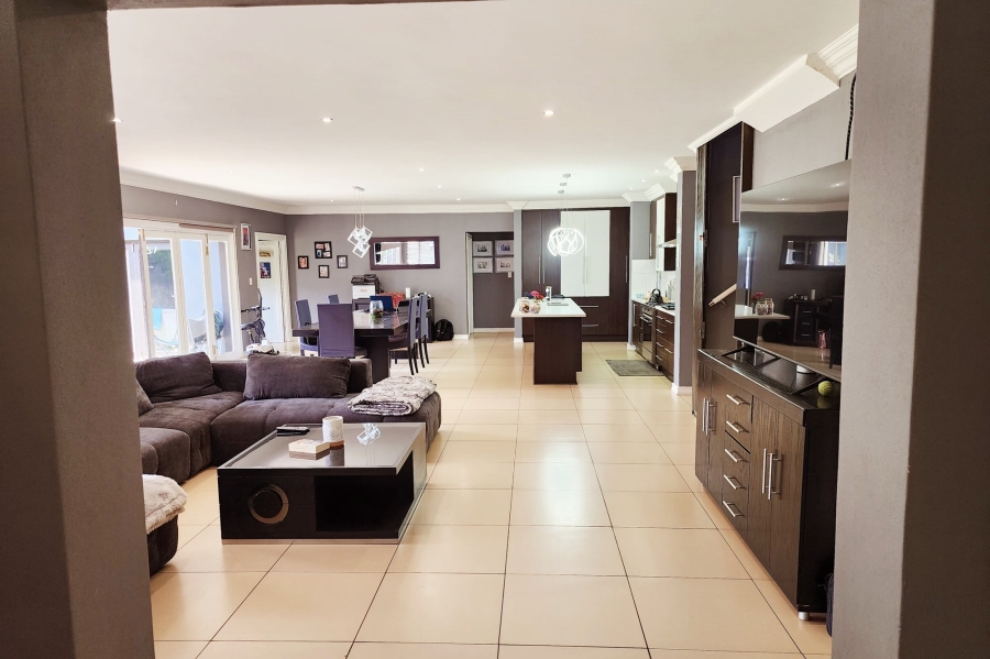 7 Bedroom Property for Sale in Raslouw Glen Gauteng