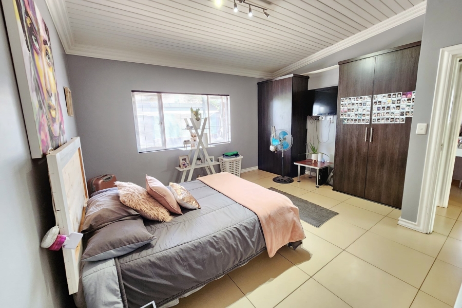 7 Bedroom Property for Sale in Raslouw Glen Gauteng