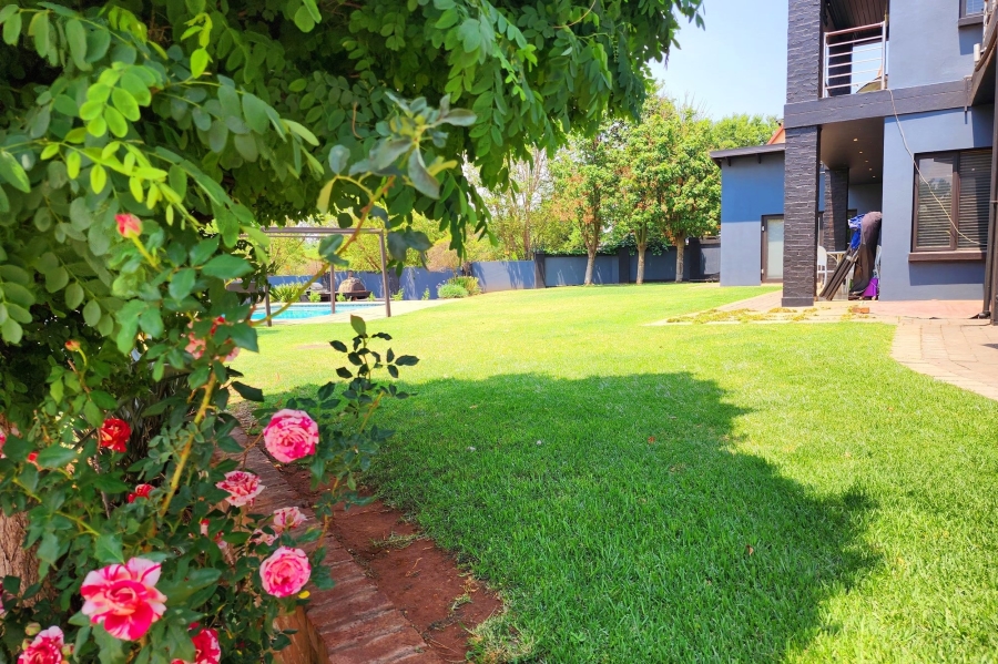 7 Bedroom Property for Sale in Raslouw Glen Gauteng