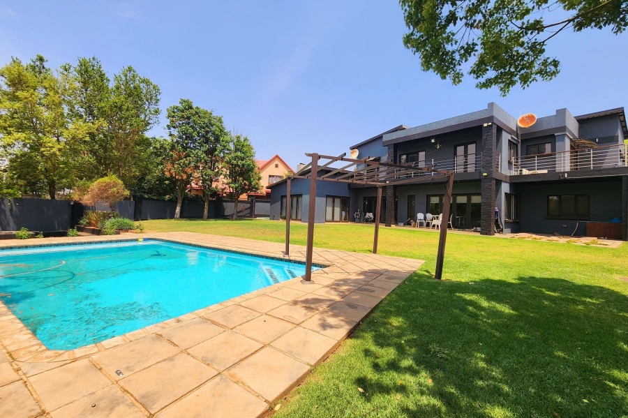 7 Bedroom Property for Sale in Raslouw Glen Gauteng