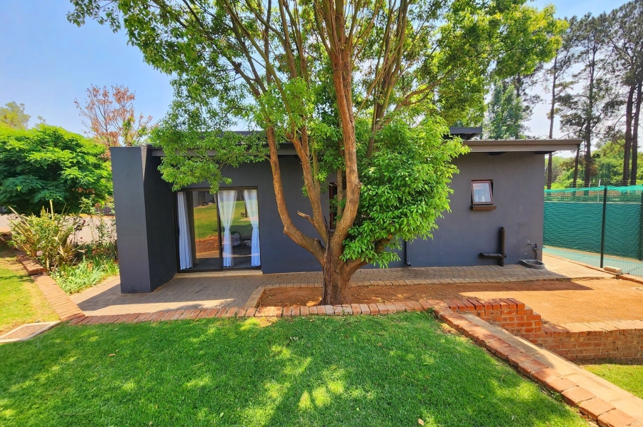 7 Bedroom Property for Sale in Raslouw Glen Gauteng