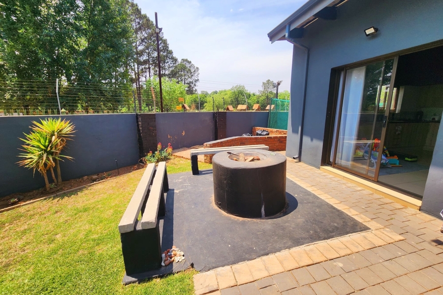 7 Bedroom Property for Sale in Raslouw Glen Gauteng