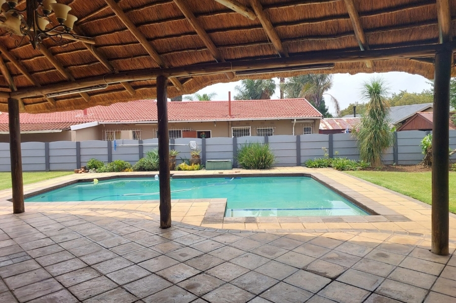 To Let 4 Bedroom Property for Rent in Parkrand Gauteng