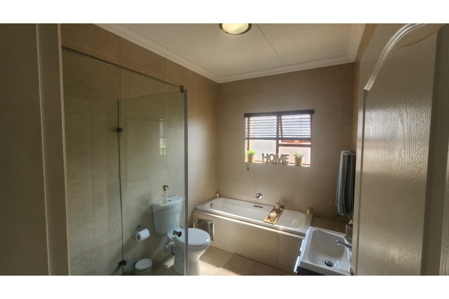 3 Bedroom Property for Sale in Candlewoods Country Estate Gauteng