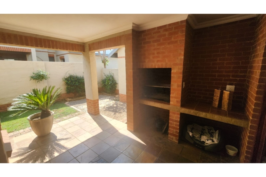 3 Bedroom Property for Sale in Candlewoods Country Estate Gauteng