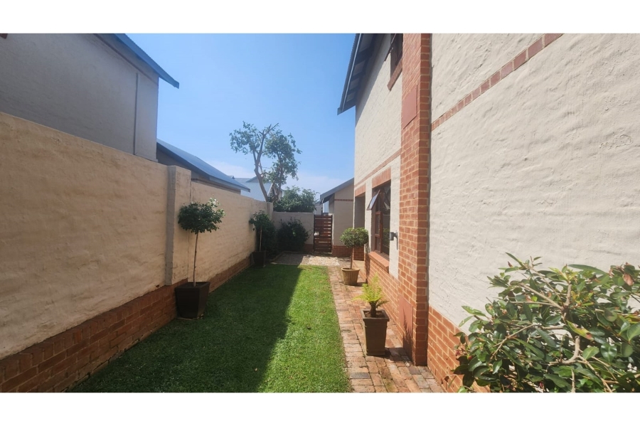 3 Bedroom Property for Sale in Candlewoods Country Estate Gauteng