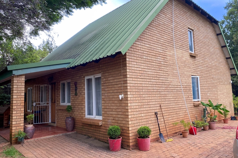 4 Bedroom Property for Sale in Zwavelpoort Gauteng